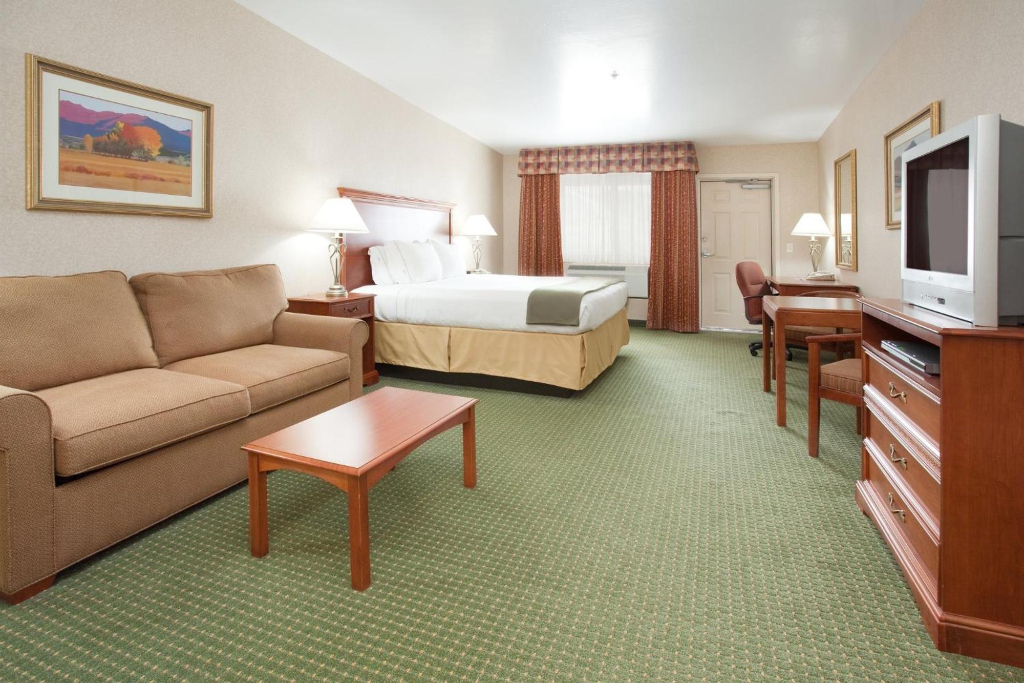 Holiday Inn Express Hotel & Suites Gunnison By Ihg Exterior photo